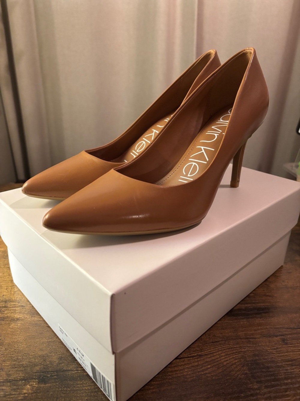 NIB Calvin Klein Gayle Pointed-Toe Leather Pumps Caramel 3.25” Heel